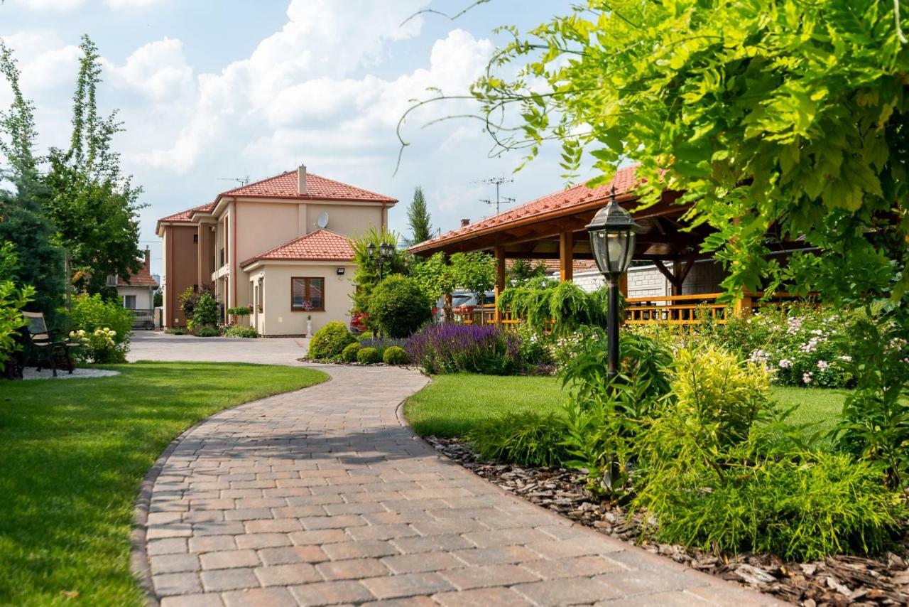 Villa Ephelia Dunajská Streda Exterior foto